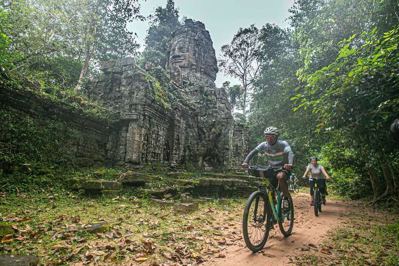 Siem Reap: Angkor Sunrise 2 Days Guided Bike Tour - Day 1: 5:00am Angkor Wat sunrise on two wheels
