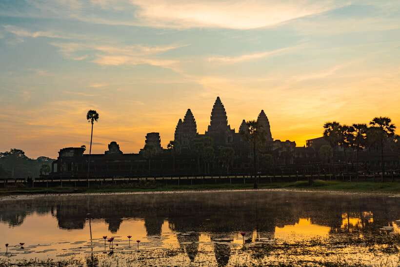 Siem Reap: Angkor Sunrise 2 Days Guided Bike Tour - Ta Prohm, Bayon, Preah Khan, and the Angkor Thom City circuit