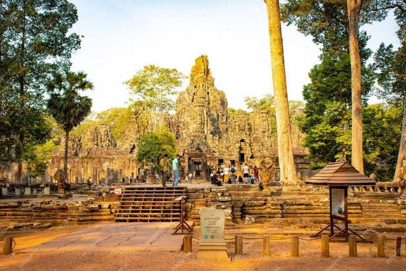 Siem Reap: Angkor Temples Tour - Shared Tours tours guide - The big idea: one day that strings the classics together