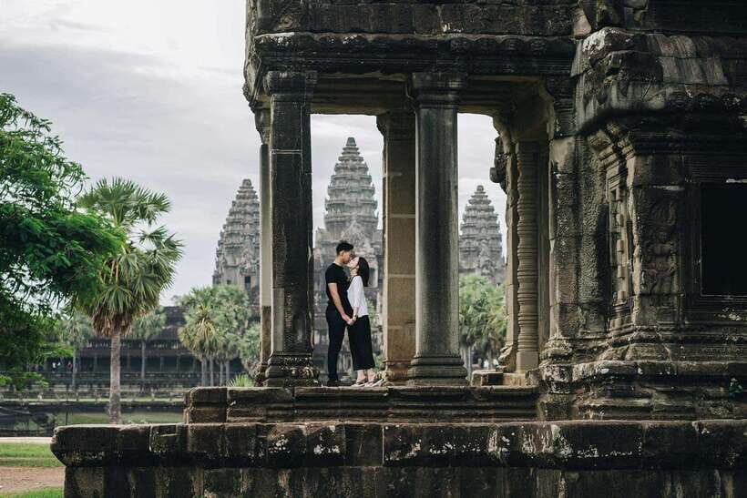 Siem Reap: Angkor Wat 2day Big and Small Circuit Guided Tour - Day 1 Sunset: Setting Your Bearings Inside Angkor