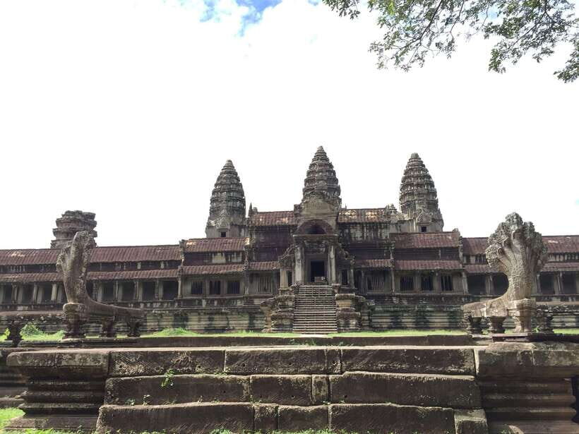 Siem Reap: Angkor Wat Half-Day Trip with Local Guide - Skip-the-Line Arrival: First Photos and a Classic Lotus-Pond Angle