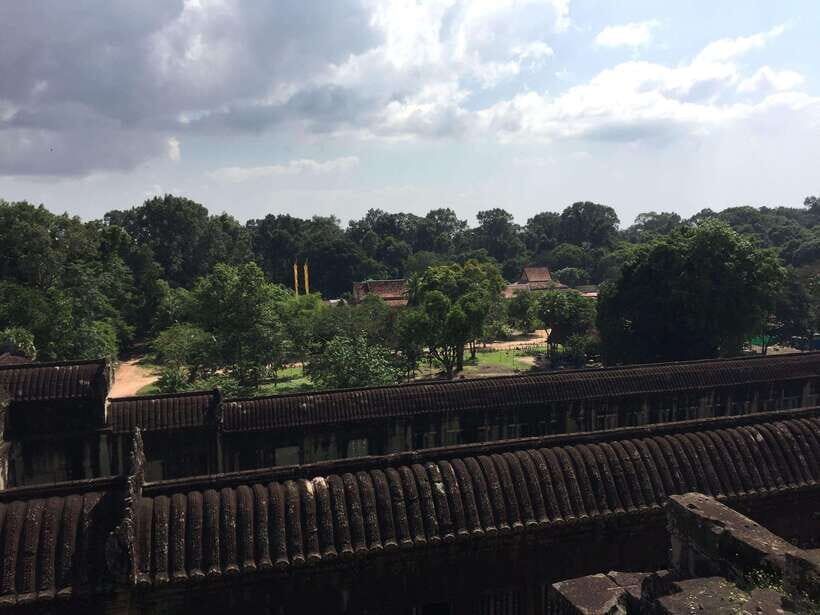 Siem Reap: Angkor Wat Half-Day Trip with Local Guide - A Local Guide Who Connects the Art to the Angkor Period