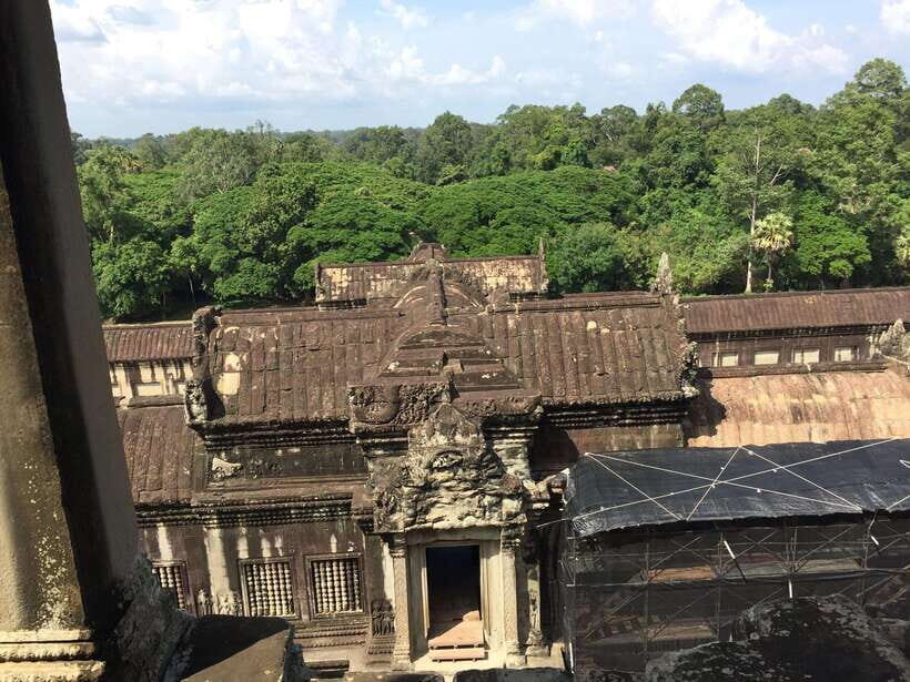 Siem Reap: Angkor Wat Half-Day Trip with Local Guide - Walking Realities: Shoes, Weather, and Photo Timing