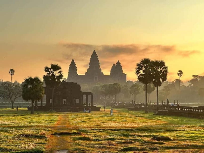 Siem Reap: Angkor Wat Private Tour with Sunrise - Angkor Wat itself: what your guide should help you notice