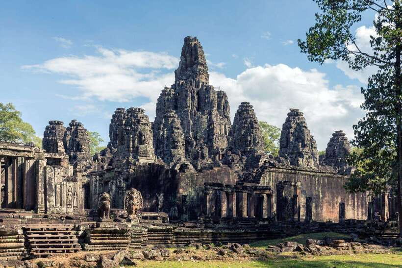 Siem Reap: Angkor Wat Small-Group Full Day Tour and Sunset - Phum Preah Dak village stop: palm cake and palm sugar basics