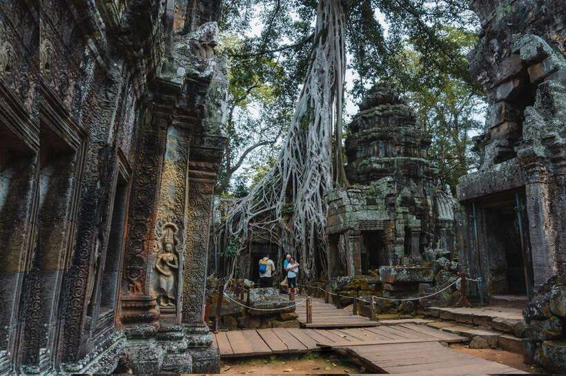 Siem Reap: Angkor Wat Small-Group Full Day Tour and Sunset - Phnom Bakheng sunset climb: worth it, but plan your energy