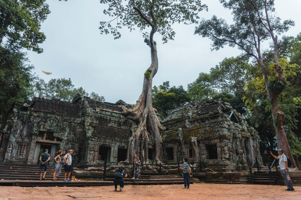 Siem Reap: Angkor Wat Small-Group Full Day Tour and Sunset - Small-group comfort: minivan, guide pace, and what to watch