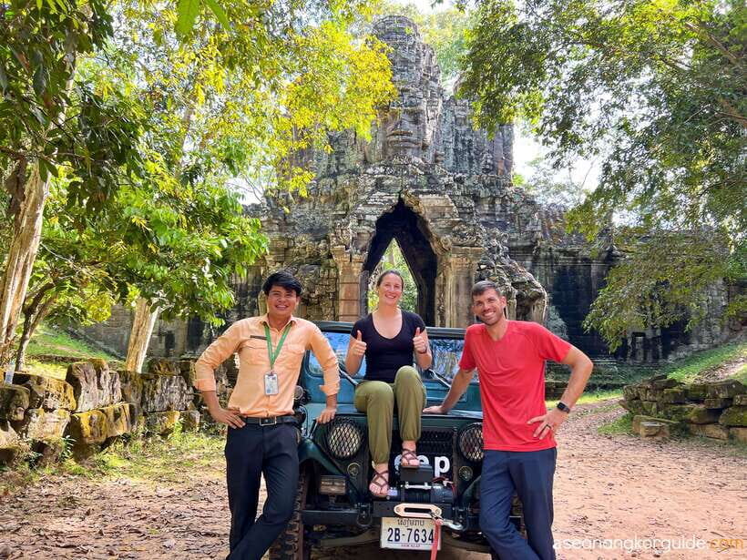 Siem Reap: Angkor Wat Sunrise and Market Tour by Jeep - Breakfast with Khmer flavors and real desserts