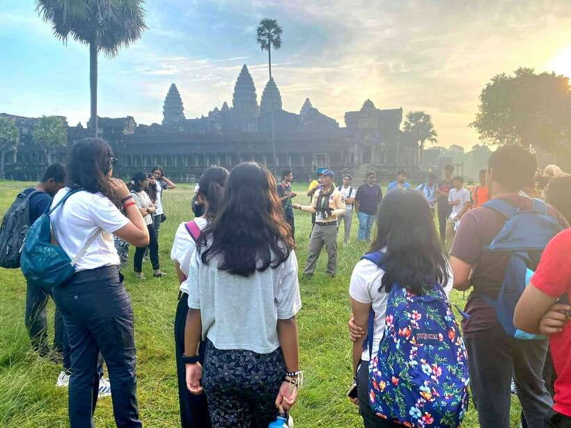 Siem Reap: Angkor Wat Sunrise Tour With Small Group - Bayon Temple: 54 towers and the faces you can’t unsee