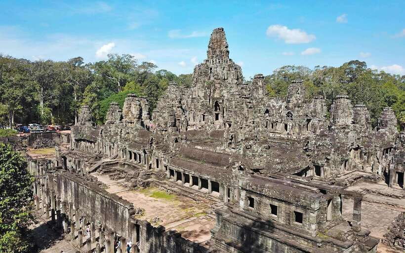 Siem Reap: Angkor Wat Sunrise Tour With Small Group - Angkor Wat sunrise: the sculptures make it worth the early start