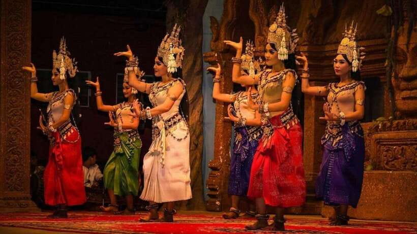 Siem Reap: Apsara Dance Show and Dinner with Hotel Pickup - Khmer Dinner That Actually Feeds the Night: BBQ, Amok Curry, and Buffet Choices