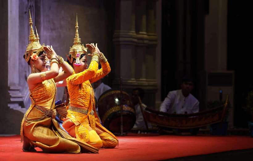 Siem Reap: Apsara Dance Show & Dinner with Tuk-Tuk Transfers - Skip-the-line entry and the fastest route to dinner