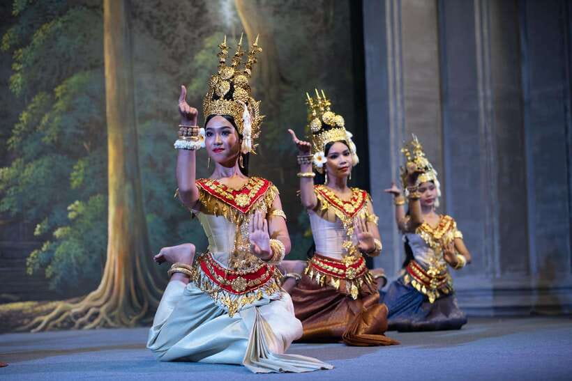 Siem Reap: Apsara Show Including Dinner & Hotel Pickup - Khmer hand-gestures: the point of the Apsara show