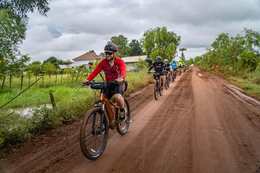 Siem Reap City Haft Day Bike Tour - Coffee or coconut break: refuel before Theam’s Gallery