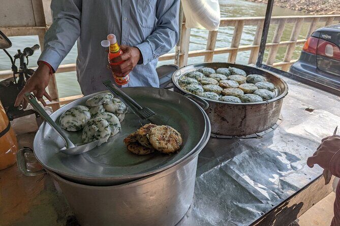 Siem Reap Food Tour By Local - Stop 5: Sticky rice and cocktails with dessert from Old Market (Wat Damnak)