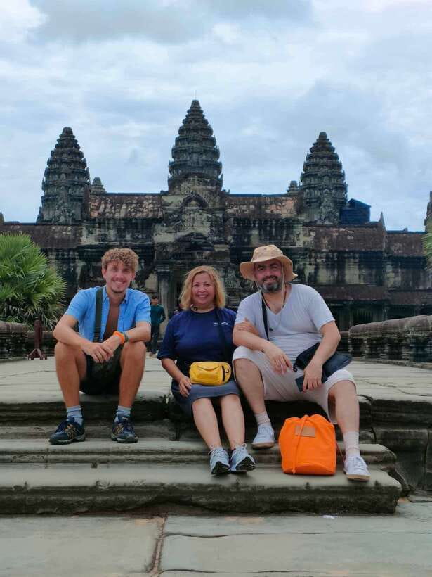 Siem Reap: Full-Day Angkor Wat Guided Tour with Sunset - Phnom Bakheng Sunset: Steps, Views, and the Finish Line