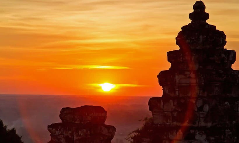 Siem Reap: Full-Day Angkor Wat Guided Tour with Sunset - Siem Reap Pickup, AC Minibus Comfort, and the Pace of the Day