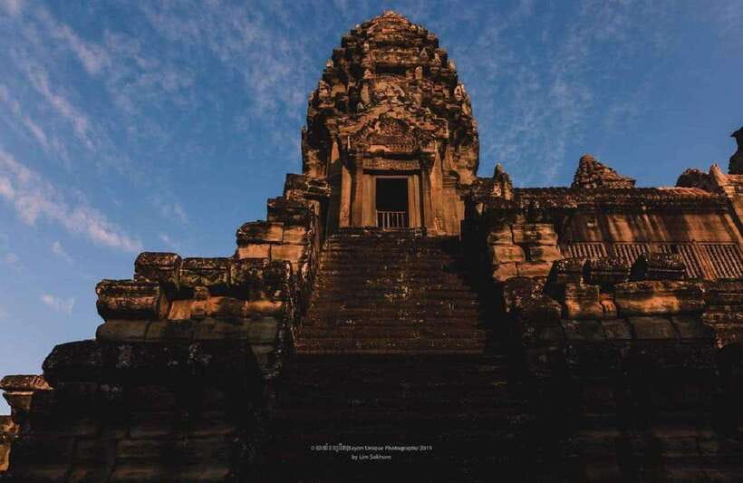 Siem Reap: Full Day Angkor Wat Temple Tour with Sunset - Angkor Thom and Bayon: the smiling faces step close