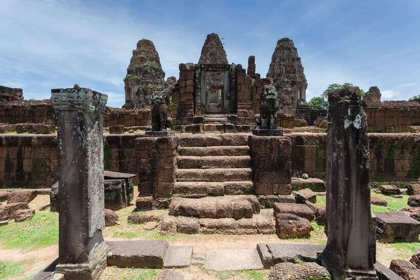 Siem Reap: Full-Day Tuk-Tuk Tour of Angkor Wat Temples - Angkor Wat: the sunrise point and the starting big moment