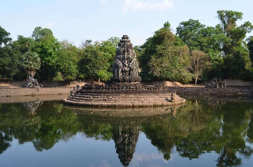 Siem Reap: Full-Day Tuk-Tuk Tour of Angkor Wat Temples - Mebon, Ta Som, and Neak Pean: the calmer chapters