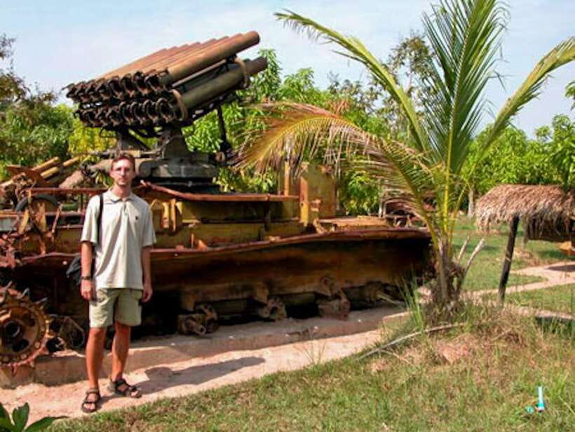 Siem Reap: Khmer Rogue, War museum &landmine museum Day Tour - Wat Thmey Killing Fields: The Tour’s Emotional Starting Line