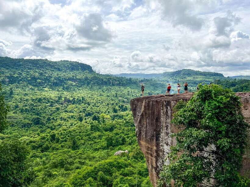 Siem Reap: Kulen Mountain Small Group Tour with Picnic Lunch - Poeng Ta Kho cliff stop: short, scenic, and camera-friendly