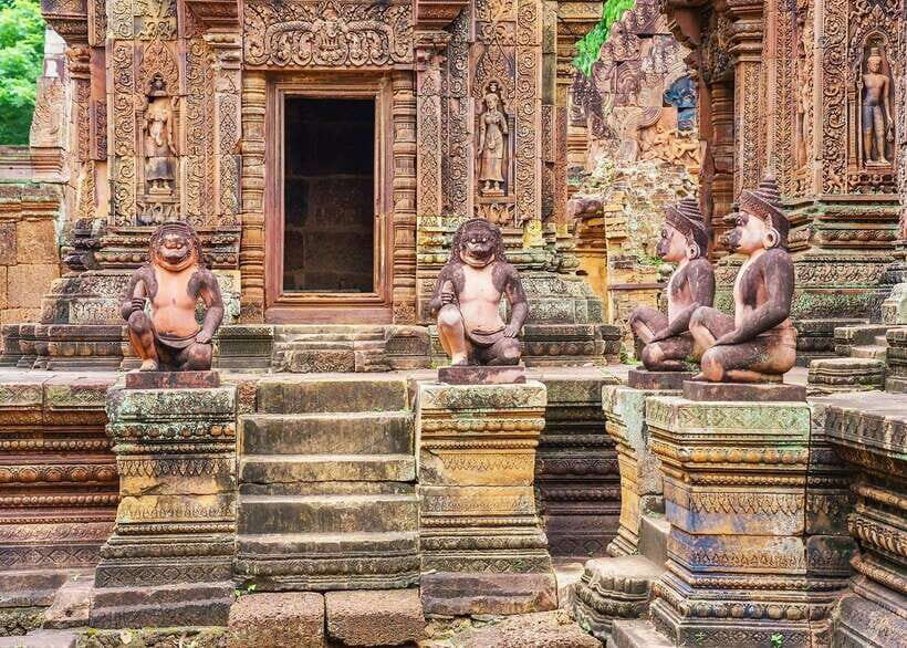 Siem Reap: Kulen Waterfalls and Banteay Srei Tour - Hotel pickup and air-conditioned transport in Krong Siem Reap