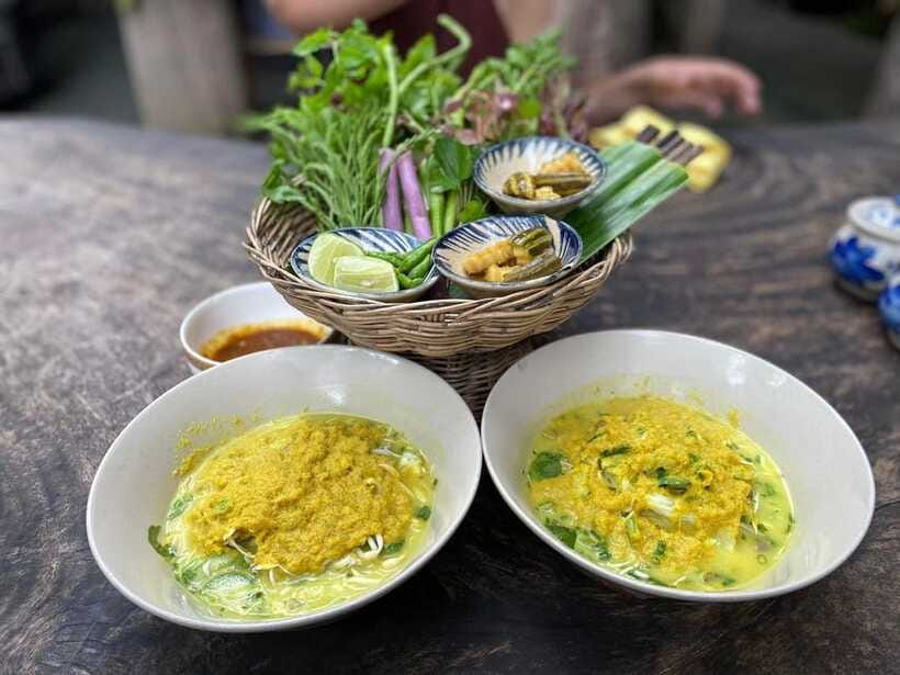 Siem Reap: Morning Food Tour, Market Walking & Street Art - Nom Banchork noodles at Noodle Village Phum Num Banh Chok