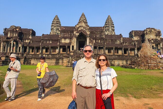 Siem Reap: Private Angkor Wat Sunrise & Tour Around Angkor Park - Srah Srang and breakfast: energy, then a great view