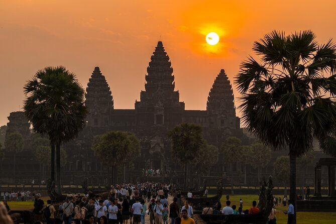 Siem Reap: Private Angkor Wat Sunrise & Tour Around Angkor Park - Angkor Thom and Bayon Temple: the late-capital heart of Angkor