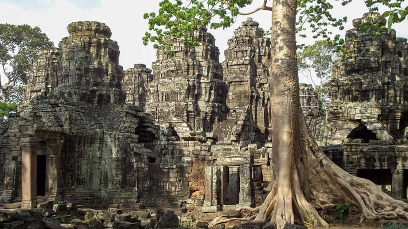 Siem Reap: Private Tour of Angkor Complex - The terraces: where stone turns into a timeline