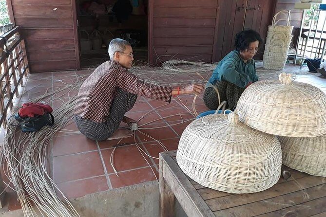 Siem Reap: Silk Farm & Countryside Offbeat Jeep Tour - Silk farm: seeing traditional silk making by hands