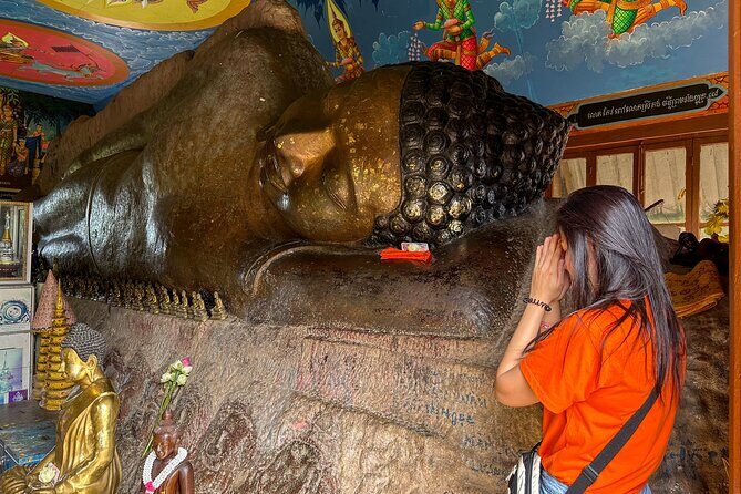 Siem Reap Tourist Attractions 2 Day Angkor Wat Shared Tour - 1000 Lingas: sacred symbols carved into the riverbed
