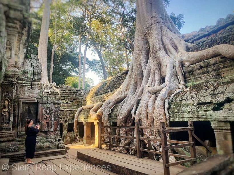 Small-Group Full Day Angkor wat Guide tour with Sun set - Entering Angkor Wat: the biggest temple, explained in a way that clicks