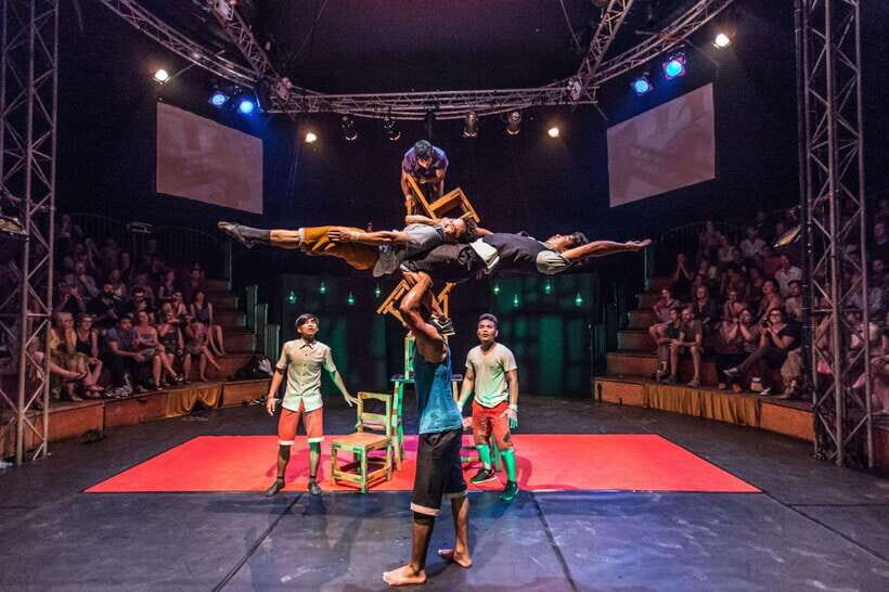 Street Food Tour and Phare Circus with Tuk-Tuk Transfers - From Krong Siem Reap Pickup to Lort Cha: Your First Tasting Lesson