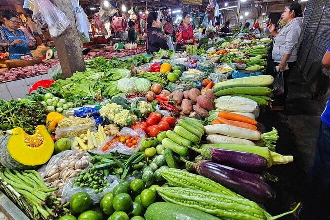 Ultimate Siem Reap Food Tour by Tuk Tuk - 20 Tastings, 8 Stops - Stop-by-stop: from Wat Damnak snacks to Kampot pepper seafood